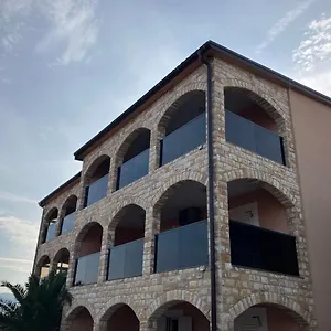 Apartment Ivanic, Vir