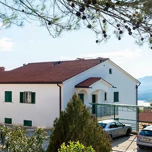 https://apartments-iris-rabac.in-istria.net