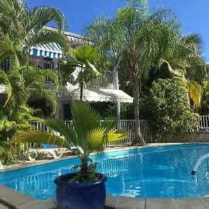t2-bleu-indigo-dans-residence-avec-piscine.comcaribbean.com/