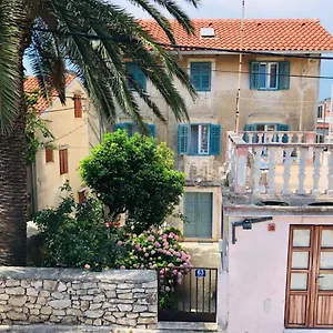  Ostanak kod kuće Nona Beta Croatia